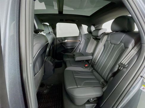 Used 2025 Audi Q5 e Premium Plus w/ Premium Plus Package image 30