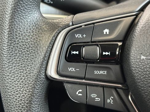Used 2018 Honda Accord LX image 29