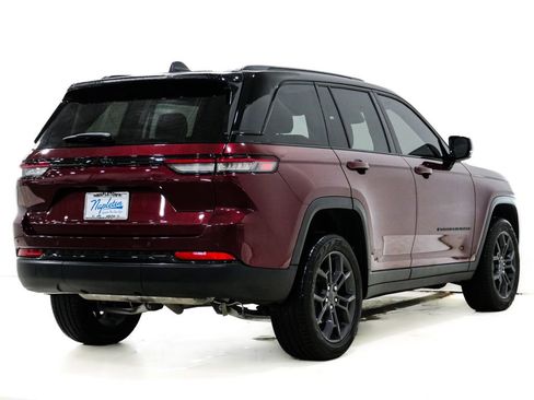 Used 2025 Jeep Grand Cherokee Limited image 7