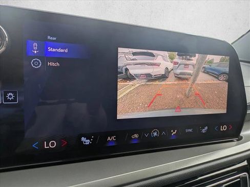 New 2026 Chevrolet Traverse LT image 13