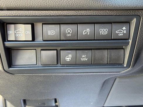 Used 2025 Toyota Tundra Limited AWD/4WD image 19