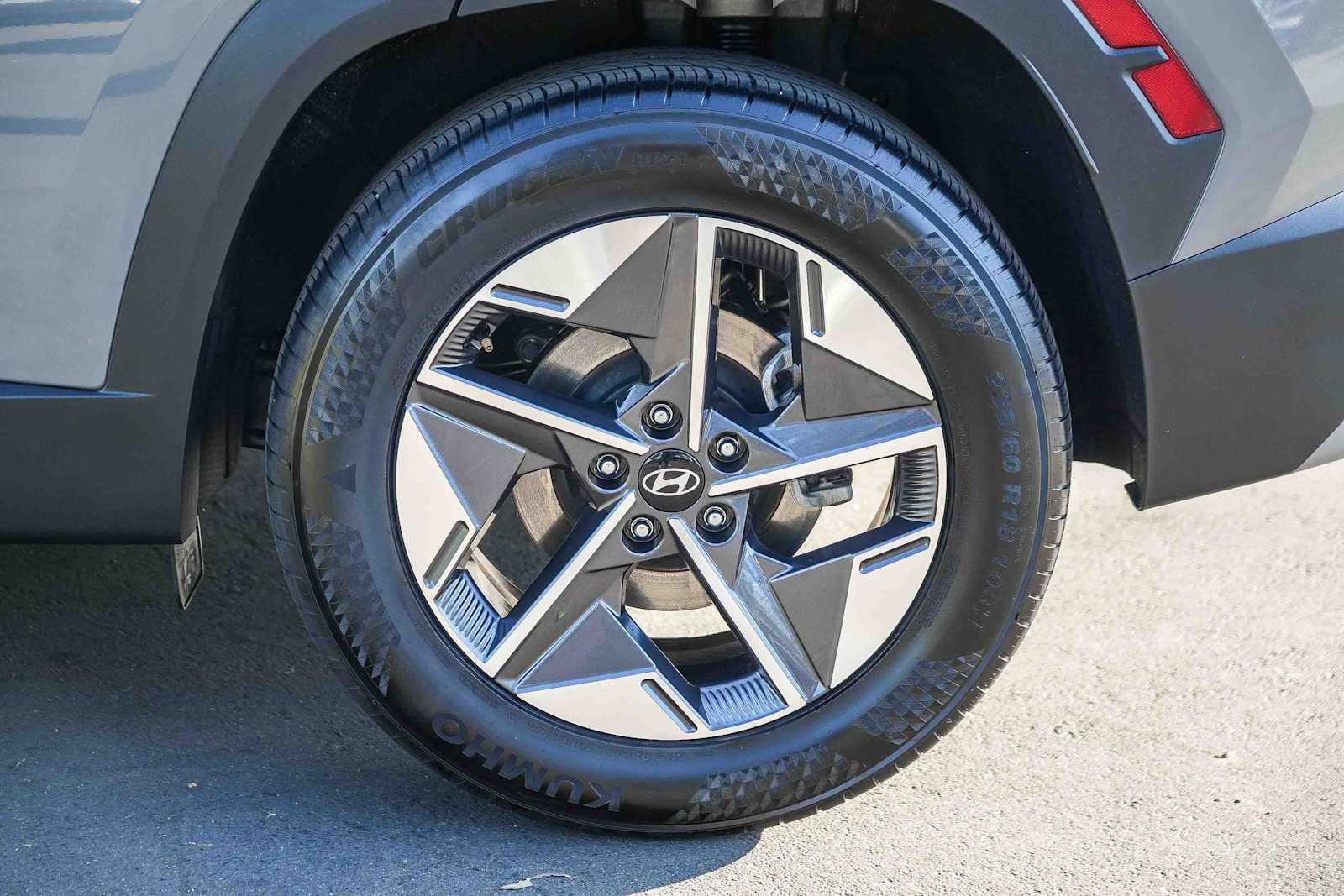 Certified 2025 Hyundai Tucson SEL FWD image 10