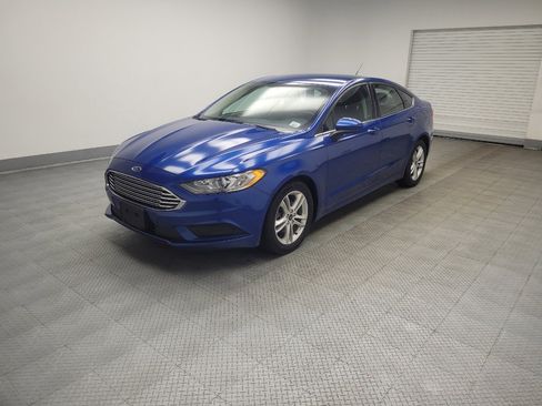 Used 2018 Ford Fusion SE FWD image 2