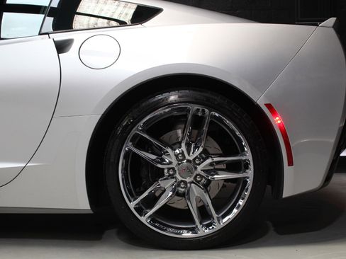 Used 2016 Chevrolet Corvette Stingray Coupe w/ 2LT Preferred Equipment Group RWD image 5