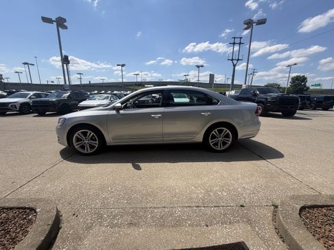 Used 2013 Volkswagen Passat TDI SEL Premium FWD image 11