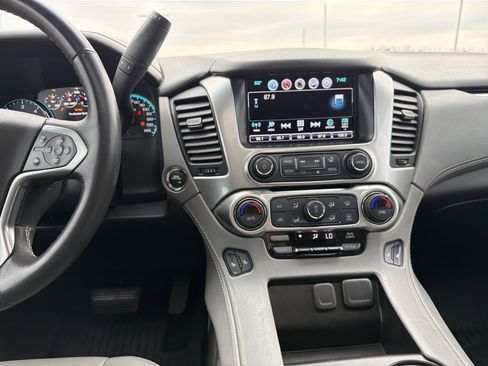 Used 2017 Chevrolet Suburban LT image 31