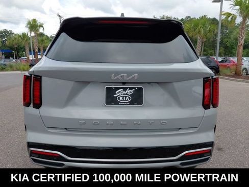 Certified 2022 Kia Sorento EX w/ Panoramic Sunroof Package FWD image 6