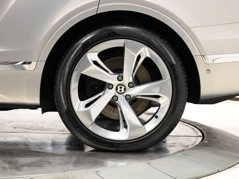 Used 2020 Bentley Bentayga Plug-In Hybrid image 11