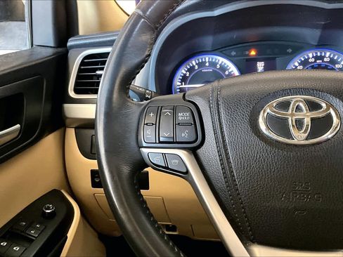 Used 2014 Toyota Highlander XLE image 23
