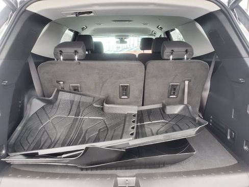 Used 2021 Chevrolet Traverse LT FWD image 12