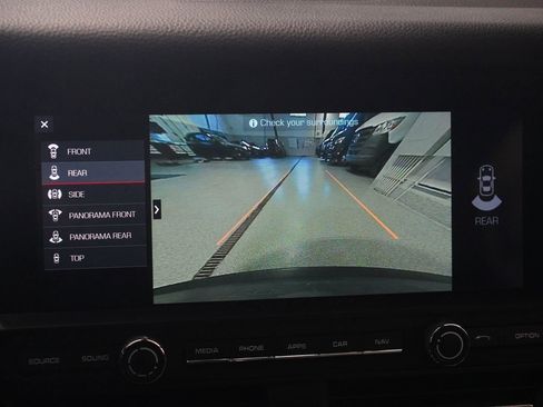 Used 2021 Porsche Macan Base image 25