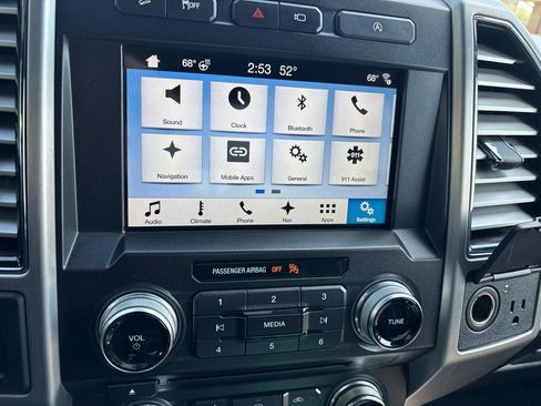 Used 2018 Ford F150 Platinum w/ Equipment Group 701A Luxury image 23