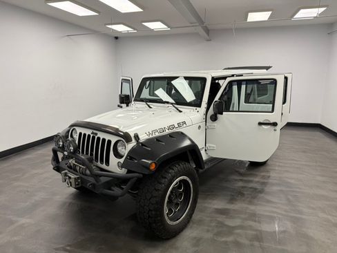 Used 2015 Jeep Wrangler Unlimited Sahara AWD/4WD image 23