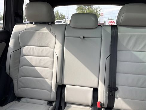 Used 2018 Volkswagen Tiguan SEL Premium w/ R-Line Package FWD image 20