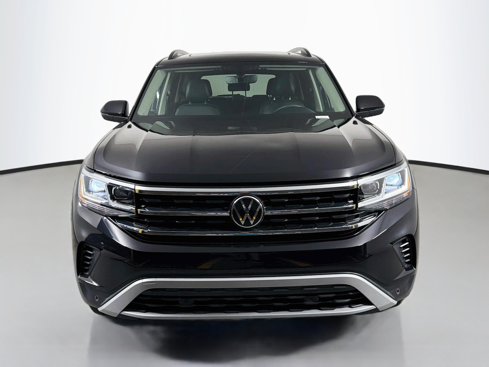Used 2023 Volkswagen Atlas SE w/ Panoramic Sunroof Package FWD image 2