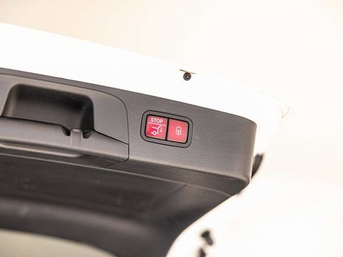 Used 2022 Mercedes-Benz GLC 300 4MATIC image 17