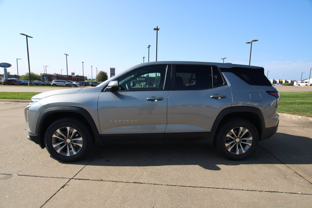 Used 2026 Chevrolet Equinox LT AWD/4WD image 16