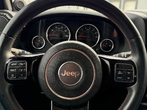 Used 2012 Jeep Wrangler Unlimited Sahara image 16