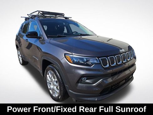 Used 2022 Jeep Compass Latitude w/ Sun and Sound Group AWD/4WD image 8