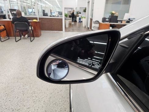 Used 2014 Toyota Camry SE image 32