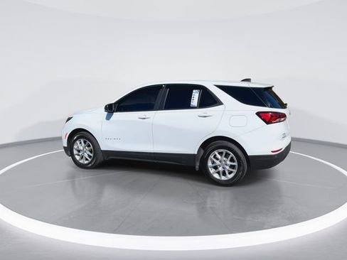 Used 2022 Chevrolet Equinox LS w/ LS Convenience Package image 8