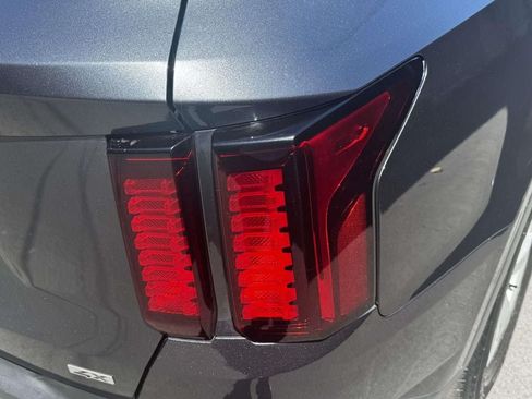Used 2023 Kia Sorento LX AWD/4WD image 11