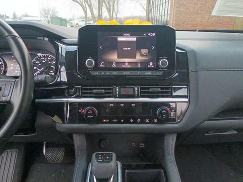 Used 2025 Nissan Pathfinder SV image 27