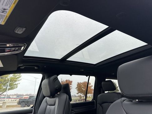 New 2025 Jeep Wagoneer Series II w/ Convenience Group I image 2