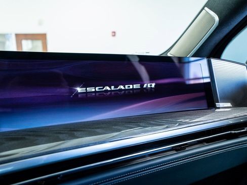 Used 2025 Cadillac Escalade IQ Luxury 2 image 58