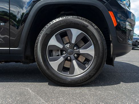 Used 2023 Jeep Grand Cherokee 4WD 4xe image 11