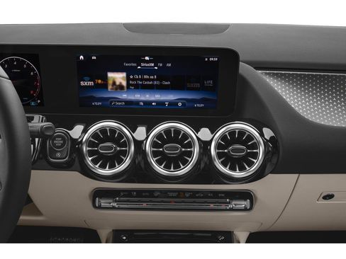 Used 2025 Mercedes-Benz GLA 250 4MATIC image 42