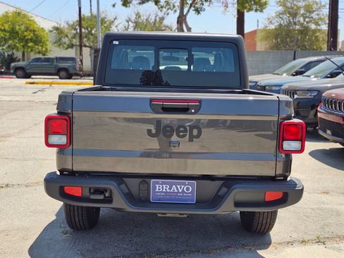 New 2026 Jeep Gladiator Sport AWD/4WD image 6