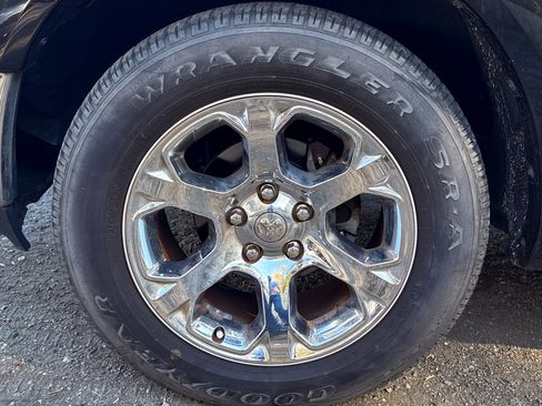 Used 2018 RAM 1500 Laramie w/ Convenience Group image 4