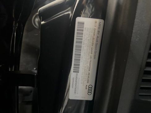 Used 2017 Audi R8 V10 w/ Carbon Exterior Package image 18