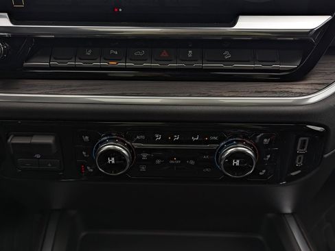 New 2026 GMC Sierra 2500 SLT w/ SLT Convenience Package image 26