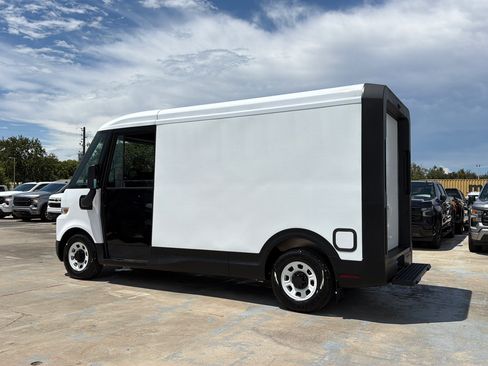 Used 2024 Chevrolet Brightdrop 400 w/ Commercial Equipment Package AWD/4WD image 4