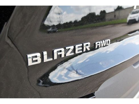 Used 2025 Chevrolet Blazer LT AWD/4WD image 28