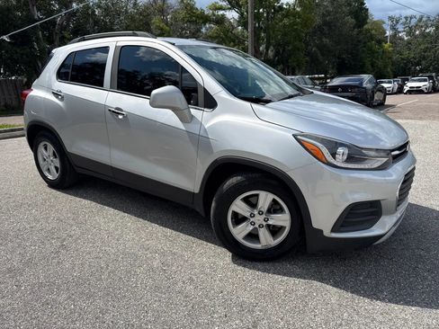 Used 2019 Chevrolet Trax LT w/ LT Convenience Package FWD image 6