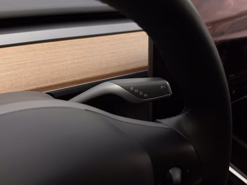 Used 2023 Tesla Model Y 2WD image 17