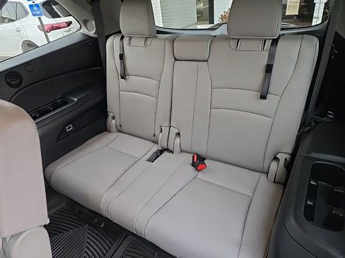 Used 2018 Honda Pilot Touring image 49