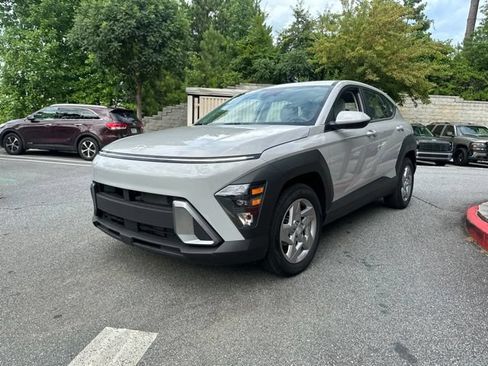 Certified 2025 Hyundai Kona SE FWD image 3