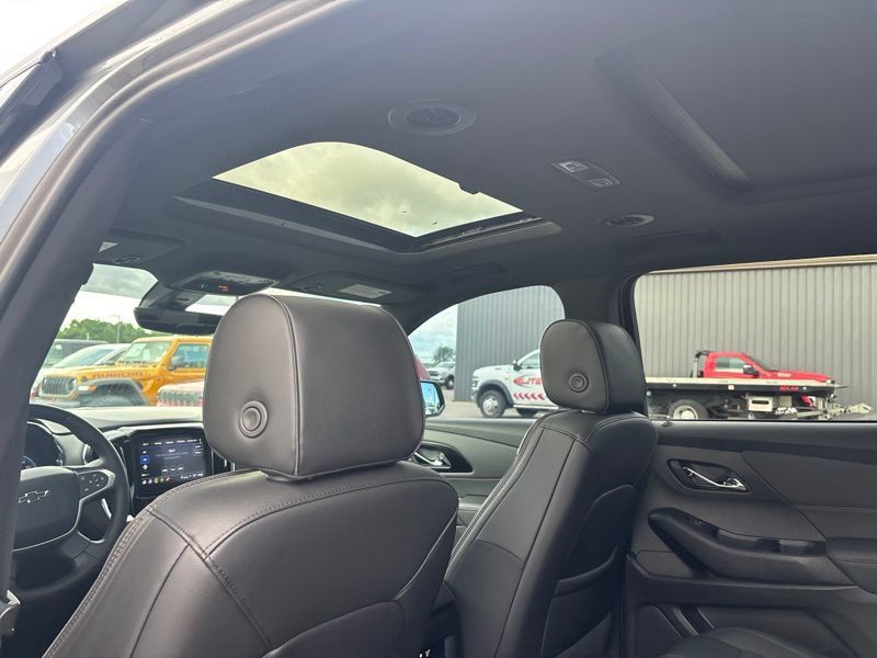 Used 2023 Chevrolet Traverse RS AWD/4WD image 19
