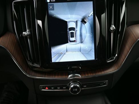 Used 2024 Volvo XC60 B5 Plus image 15