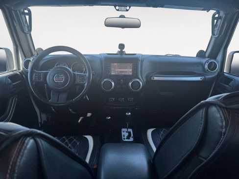 Used 2012 Jeep Wrangler Sahara w/ Connectivity Group image 10