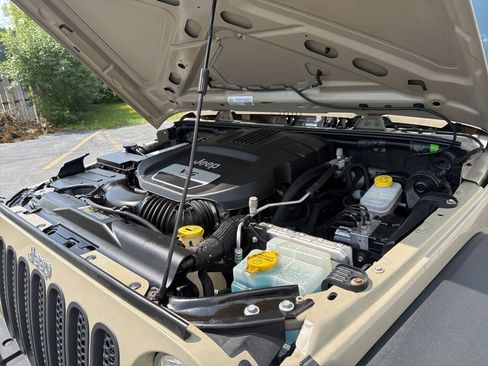 Used 2018 Jeep Wrangler Unlimited Sport S AWD/4WD image 32