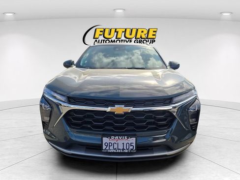 Used 2025 Chevrolet Trax LT w/ Driver Confidence Package FWD image 2