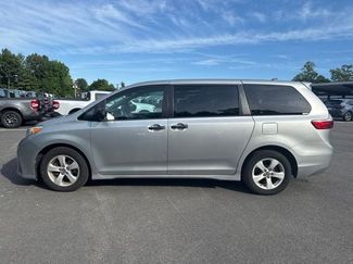 Used 2020 Toyota Sienna L FWD video 2