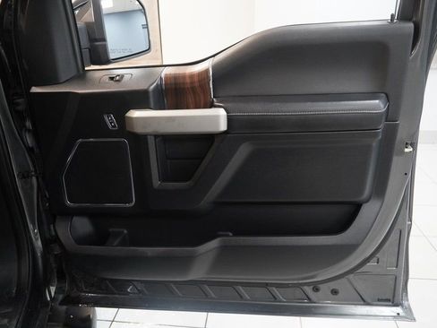 Used 2017 Ford F150 Lariat image 30