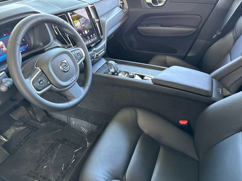 Certified 2025 Volvo XC60 B5 Core image 9