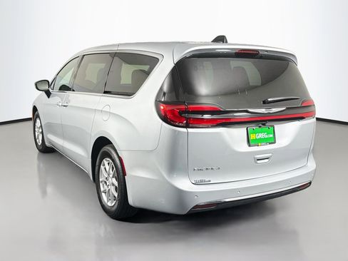 Used 2026 Chrysler Pacifica Select FWD image 7